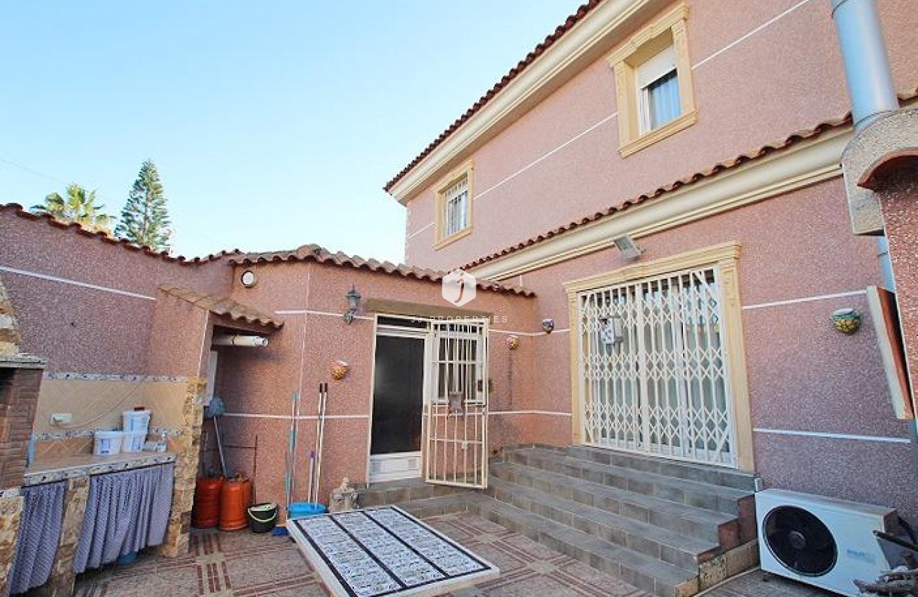 Aus zweiter Hand - Villa -
Formentera del Segura - Formentera De Segura