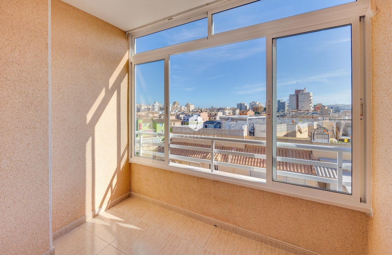 Aus zweiter Hand - Wohnung -
Torrevieja - Estacion de autobuses