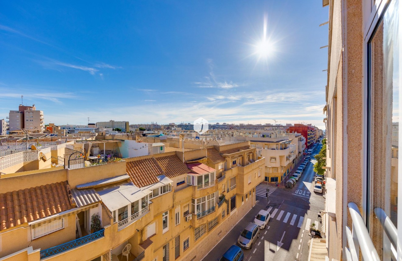 Aus zweiter Hand - Wohnung -
Torrevieja - Estacion de autobuses