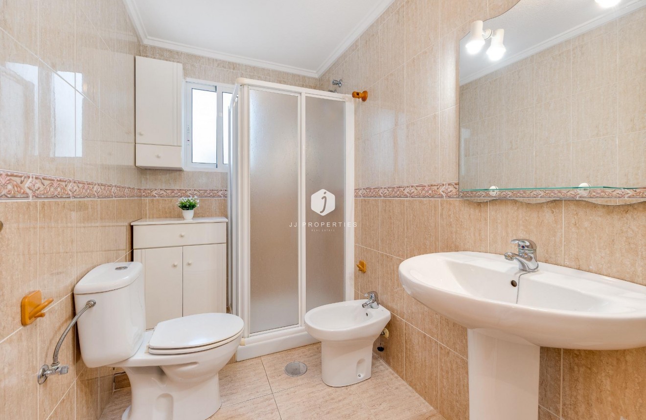 Aus zweiter Hand - Wohnung -
Torrevieja - Estacion de autobuses