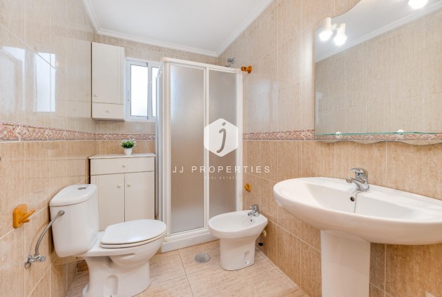 Aus zweiter Hand - Wohnung -
Torrevieja - Estacion de autobuses