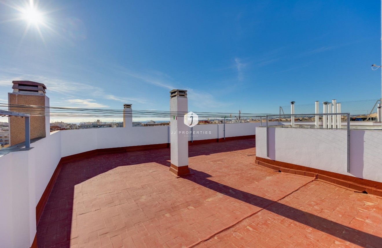 Aus zweiter Hand - Wohnung -
Torrevieja - Estacion de autobuses