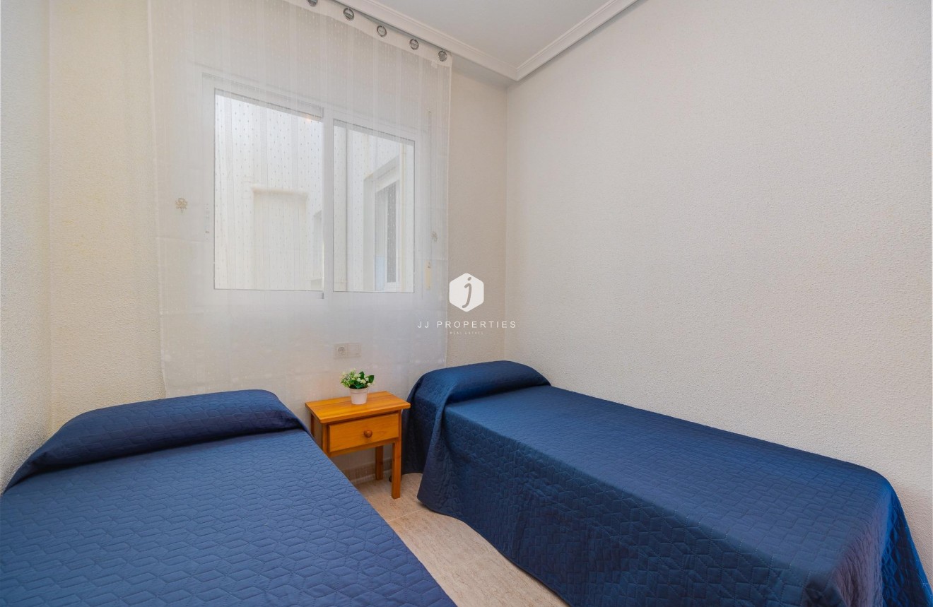 Aus zweiter Hand - Wohnung -
Torrevieja - Estacion de autobuses