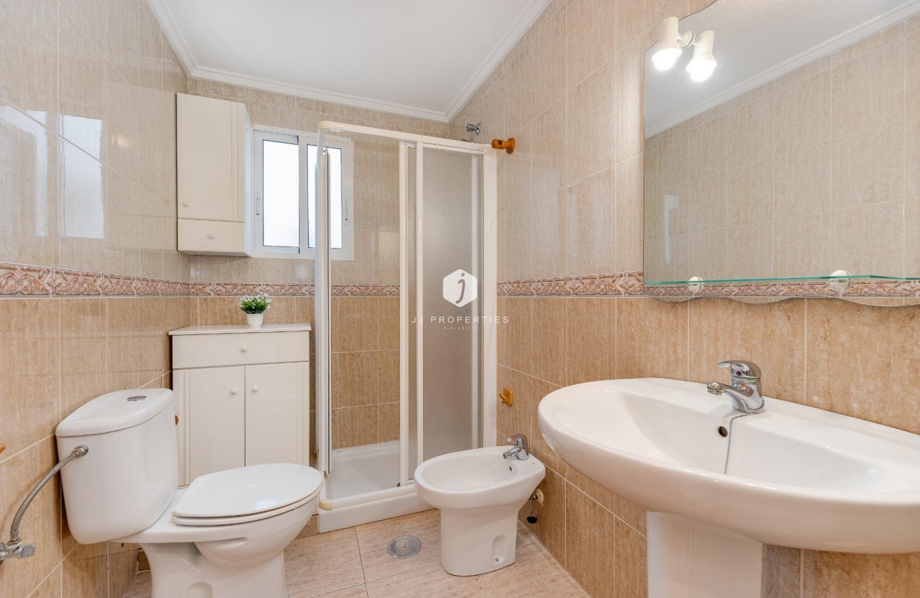 Aus zweiter Hand - Wohnung -
Torrevieja - Estacion de autobuses