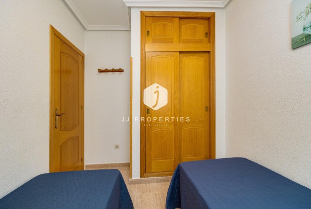 Aus zweiter Hand - Wohnung -
Torrevieja - Estacion de autobuses