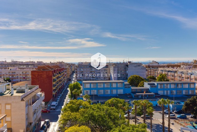Aus zweiter Hand - Wohnung -
Torrevieja - Estacion de autobuses