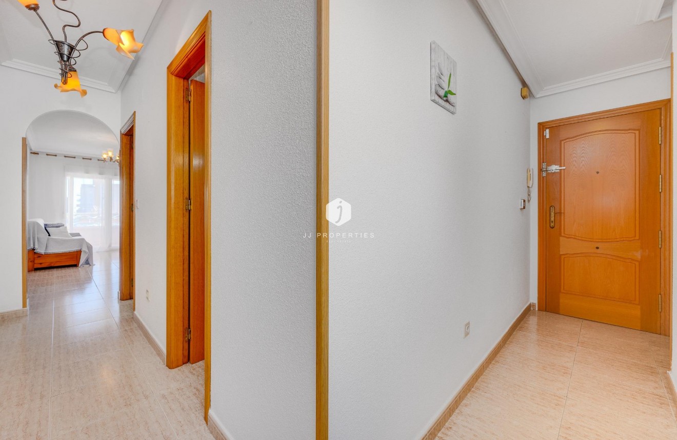 Aus zweiter Hand - Wohnung -
Torrevieja - Estacion de autobuses