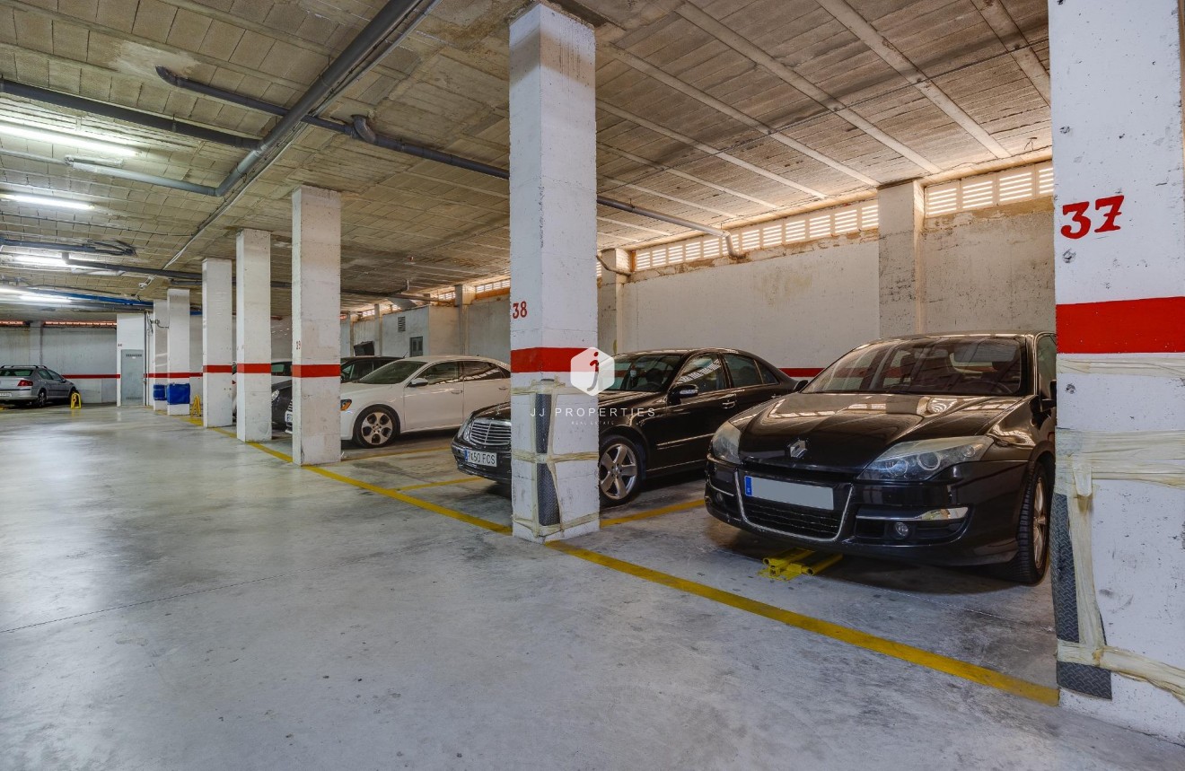 Aus zweiter Hand - Wohnung -
Torrevieja - Estacion de autobuses