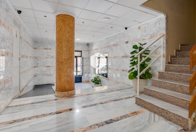 Aus zweiter Hand - Wohnung -
Torrevieja - Estacion de autobuses