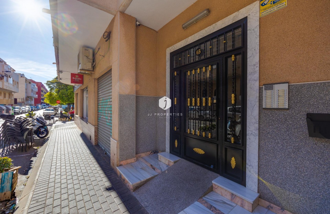 Aus zweiter Hand - Wohnung -
Torrevieja - Estacion de autobuses