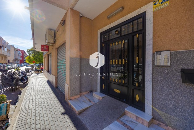 Aus zweiter Hand - Wohnung -
Torrevieja - Estacion de autobuses