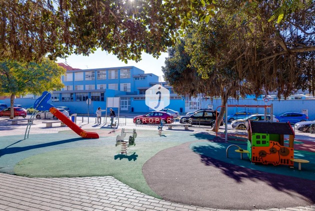 Aus zweiter Hand - Wohnung -
Torrevieja - Estacion de autobuses