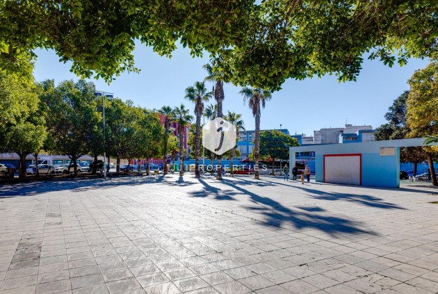 Aus zweiter Hand - Wohnung -
Torrevieja - Estacion de autobuses