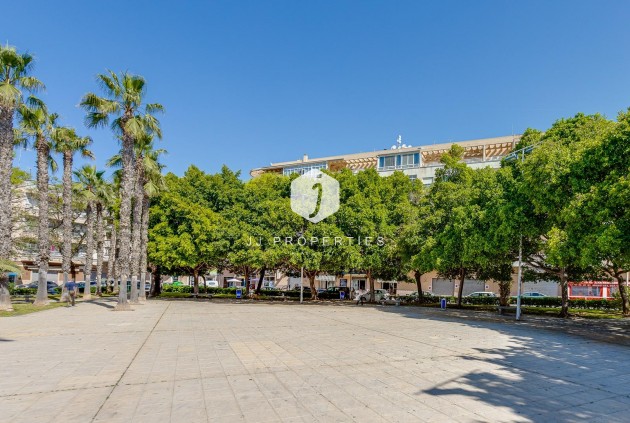 Aus zweiter Hand - Wohnung -
Torrevieja - Estacion de autobuses