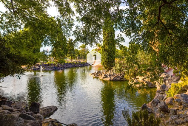 Aus zweiter Hand - Wohnung -
Torrevieja - Estacion de autobuses
