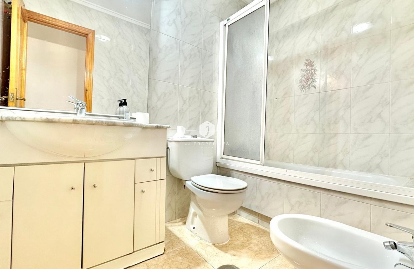 Aus zweiter Hand - Wohnung -
Torrevieja - Centro