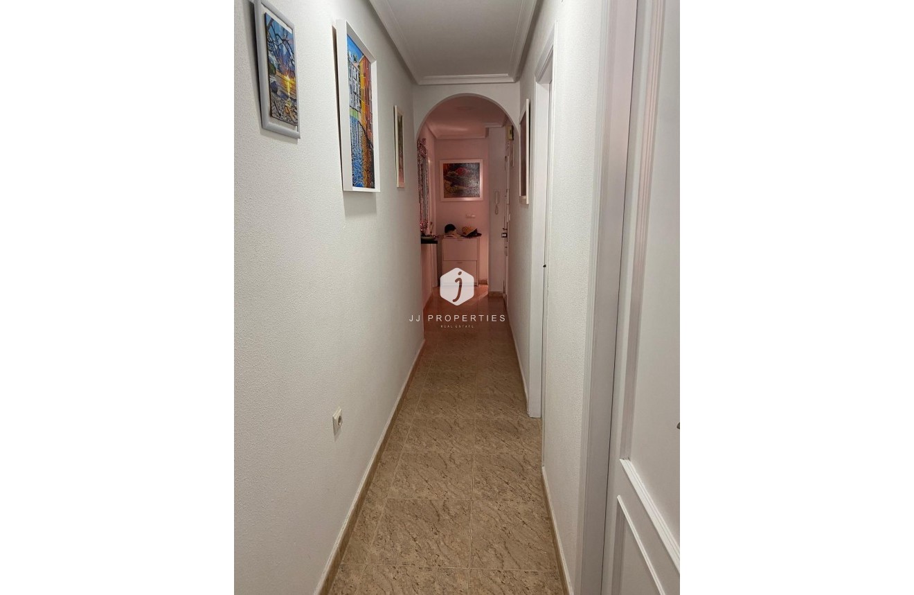 Aus zweiter Hand - Penthouse -
Torrevieja - Estacion de autobuses