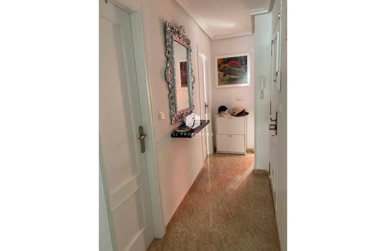 Aus zweiter Hand - Penthouse -
Torrevieja - Estacion de autobuses