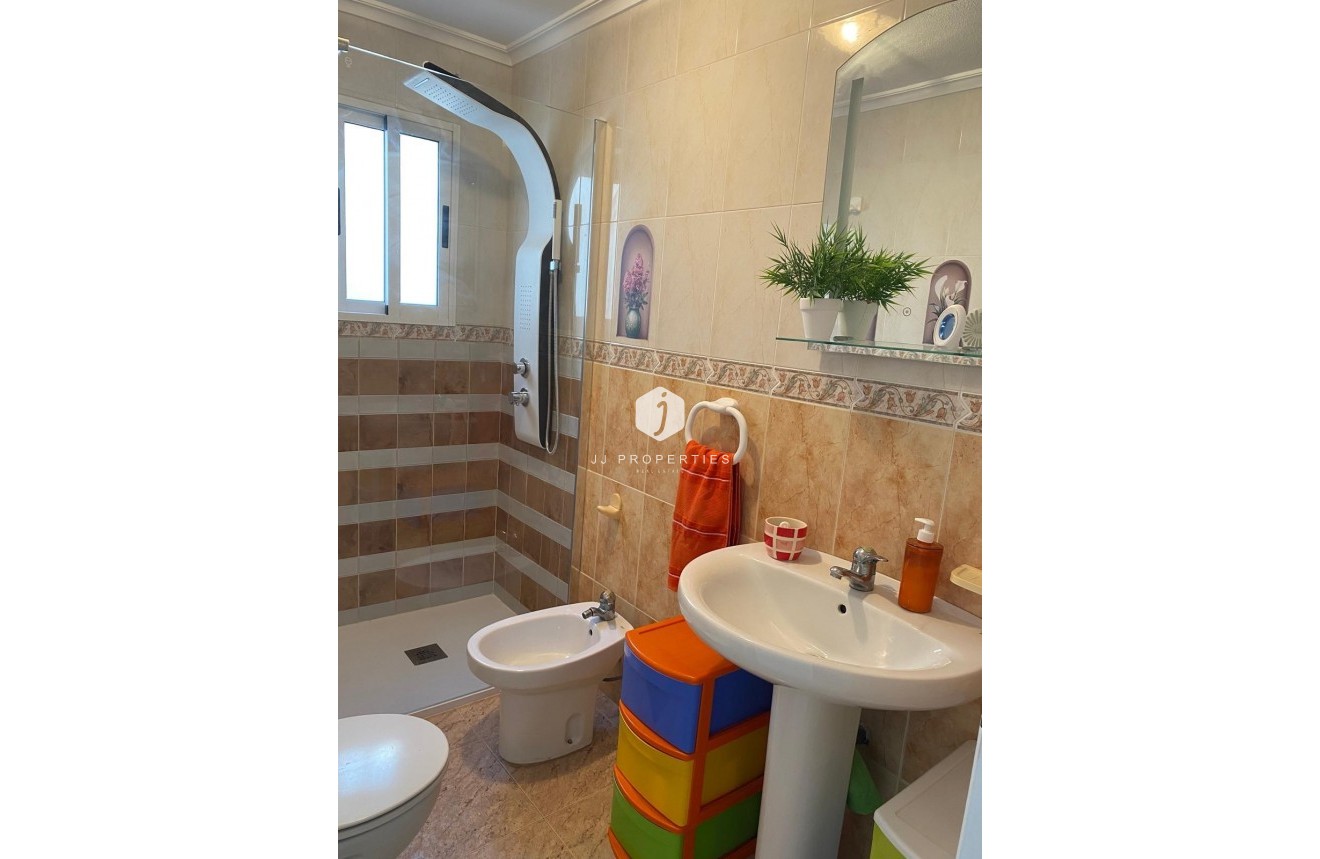 Aus zweiter Hand - Penthouse -
Torrevieja - Estacion de autobuses