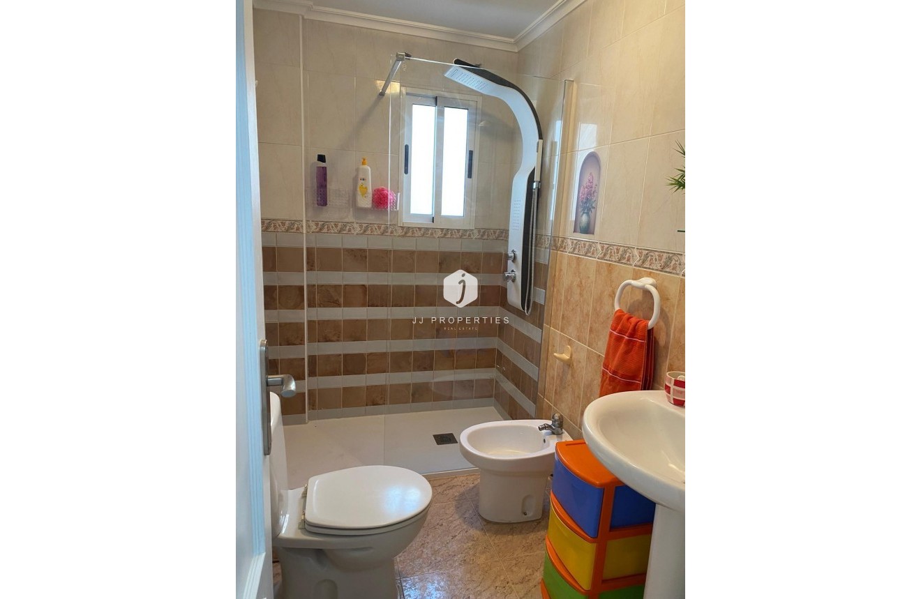 Aus zweiter Hand - Penthouse -
Torrevieja - Estacion de autobuses