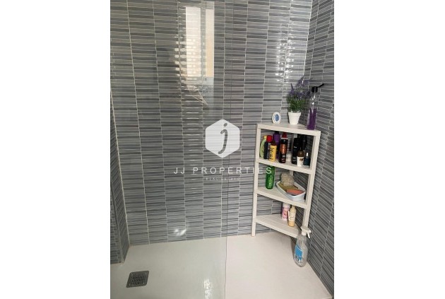 Aus zweiter Hand - Penthouse -
Torrevieja - Estacion de autobuses