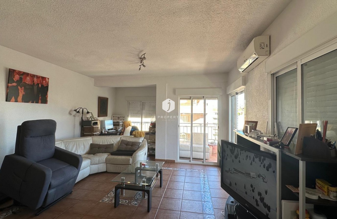 Aus zweiter Hand - Wohnung -
Torrevieja - Estacion de autobuses