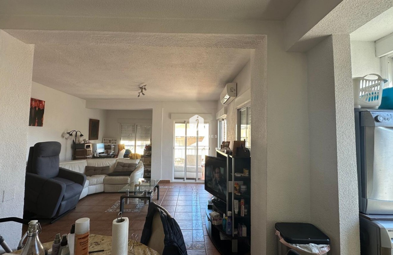 Aus zweiter Hand - Wohnung -
Torrevieja - Estacion de autobuses