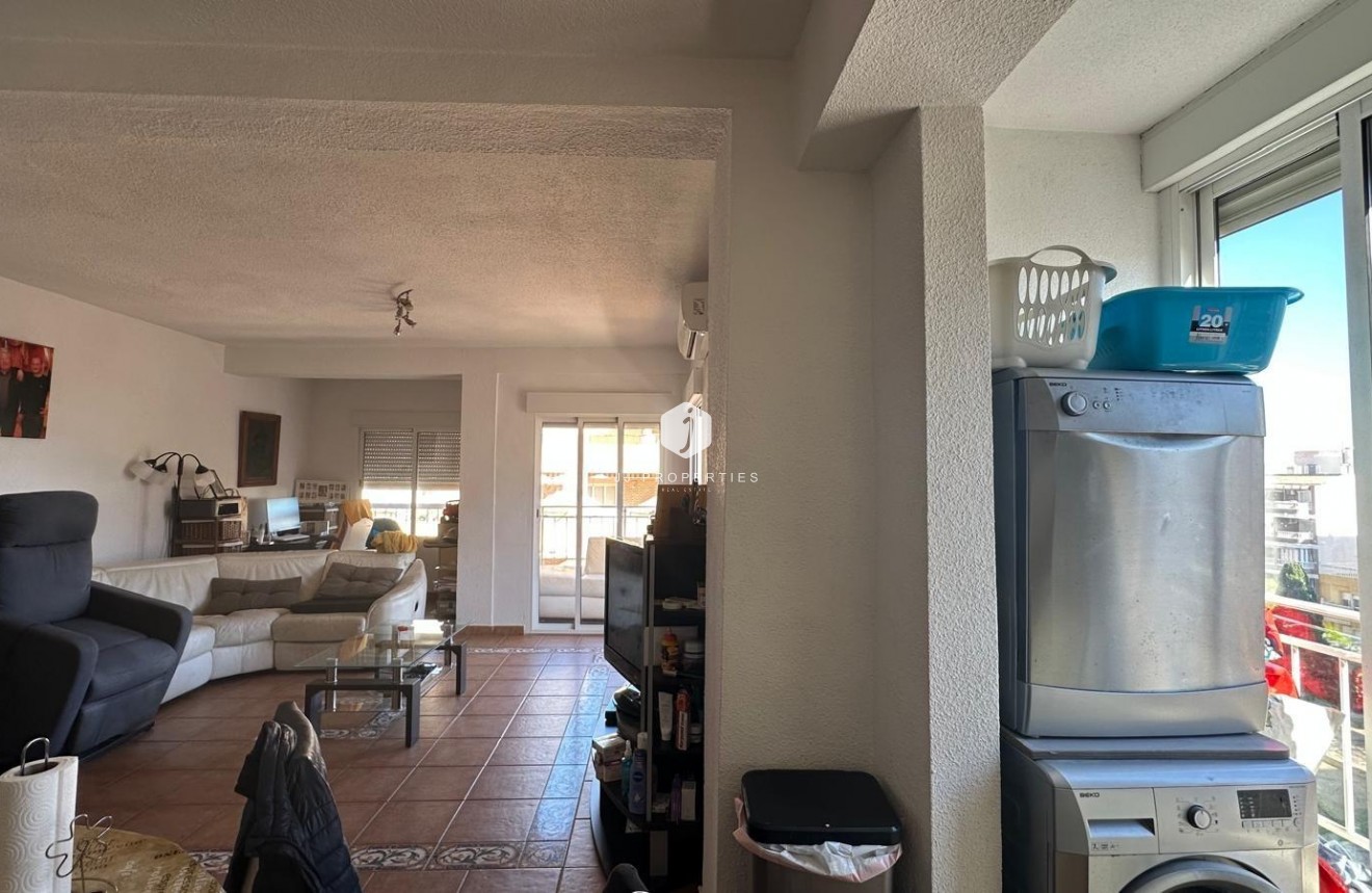 Aus zweiter Hand - Wohnung -
Torrevieja - Estacion de autobuses