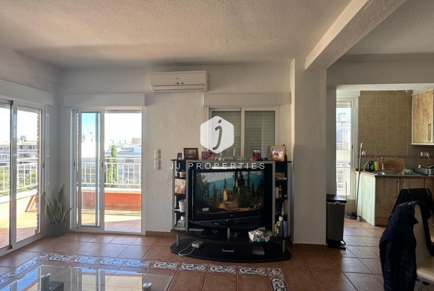 Aus zweiter Hand - Wohnung -
Torrevieja - Estacion de autobuses