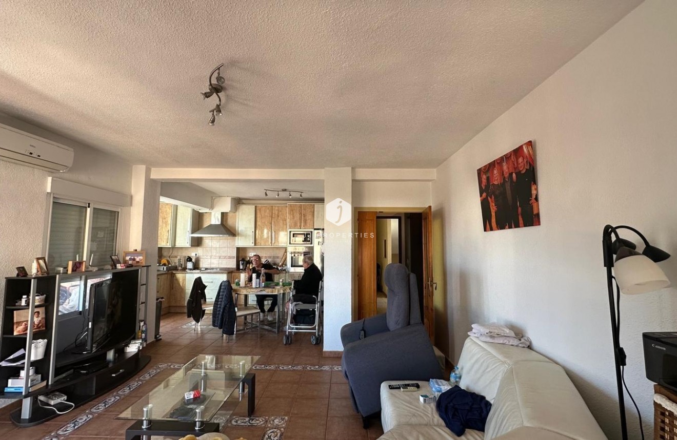 Aus zweiter Hand - Wohnung -
Torrevieja - Estacion de autobuses