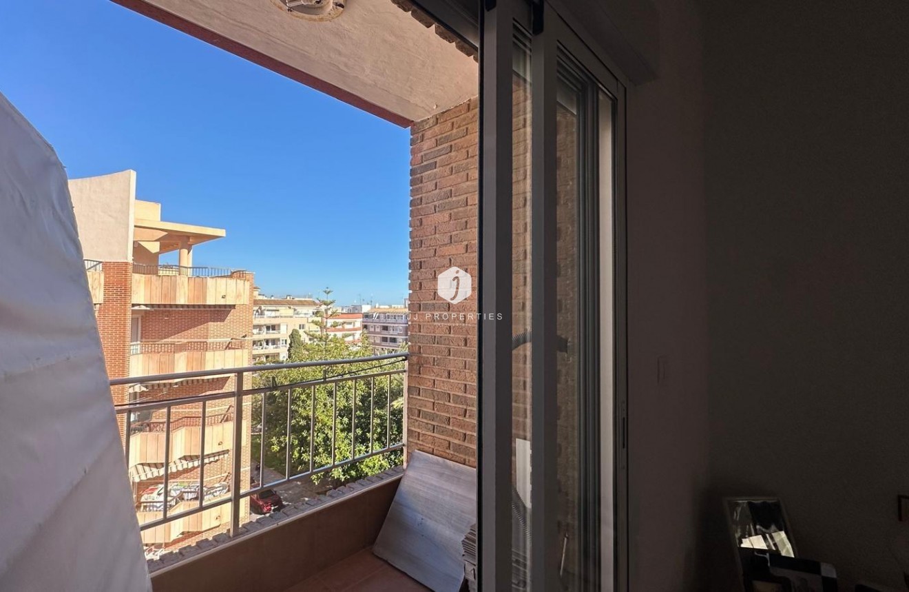 Aus zweiter Hand - Wohnung -
Torrevieja - Estacion de autobuses