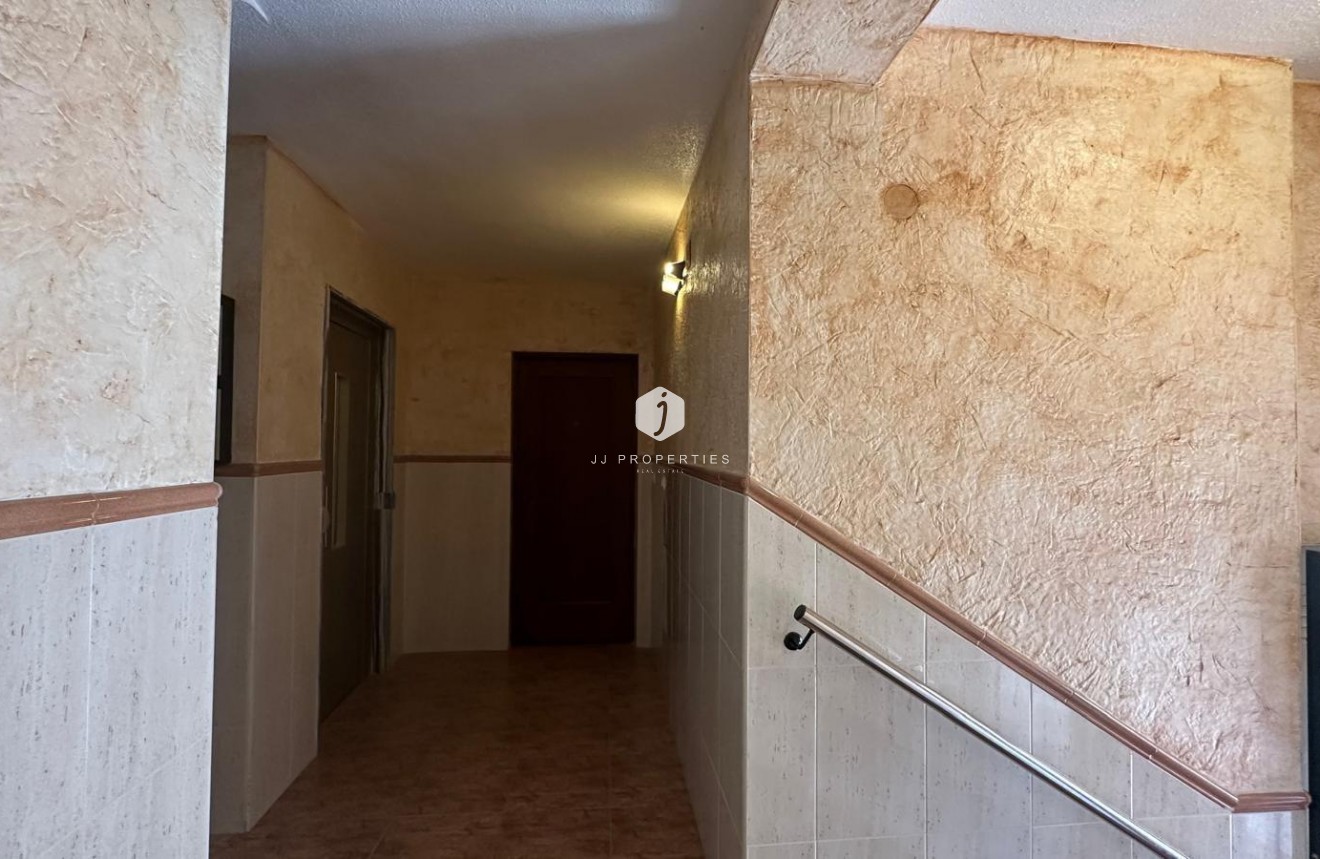 Aus zweiter Hand - Wohnung -
Torrevieja - Estacion de autobuses