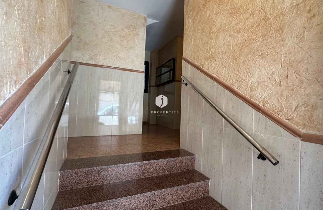 Aus zweiter Hand - Wohnung -
Torrevieja - Estacion de autobuses