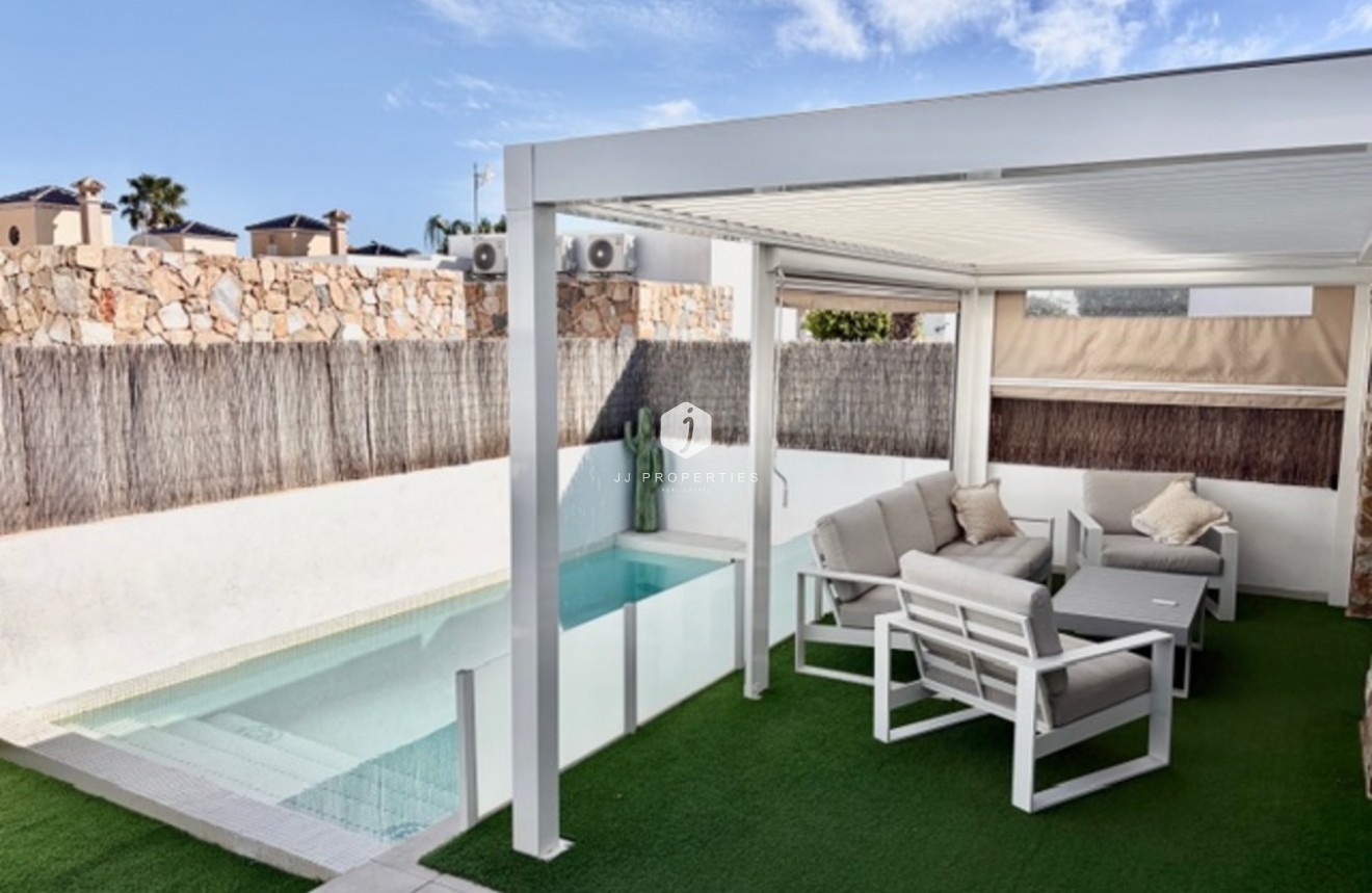 Aus zweiter Hand - Villa -
Cabo Roig - Costa Blanca