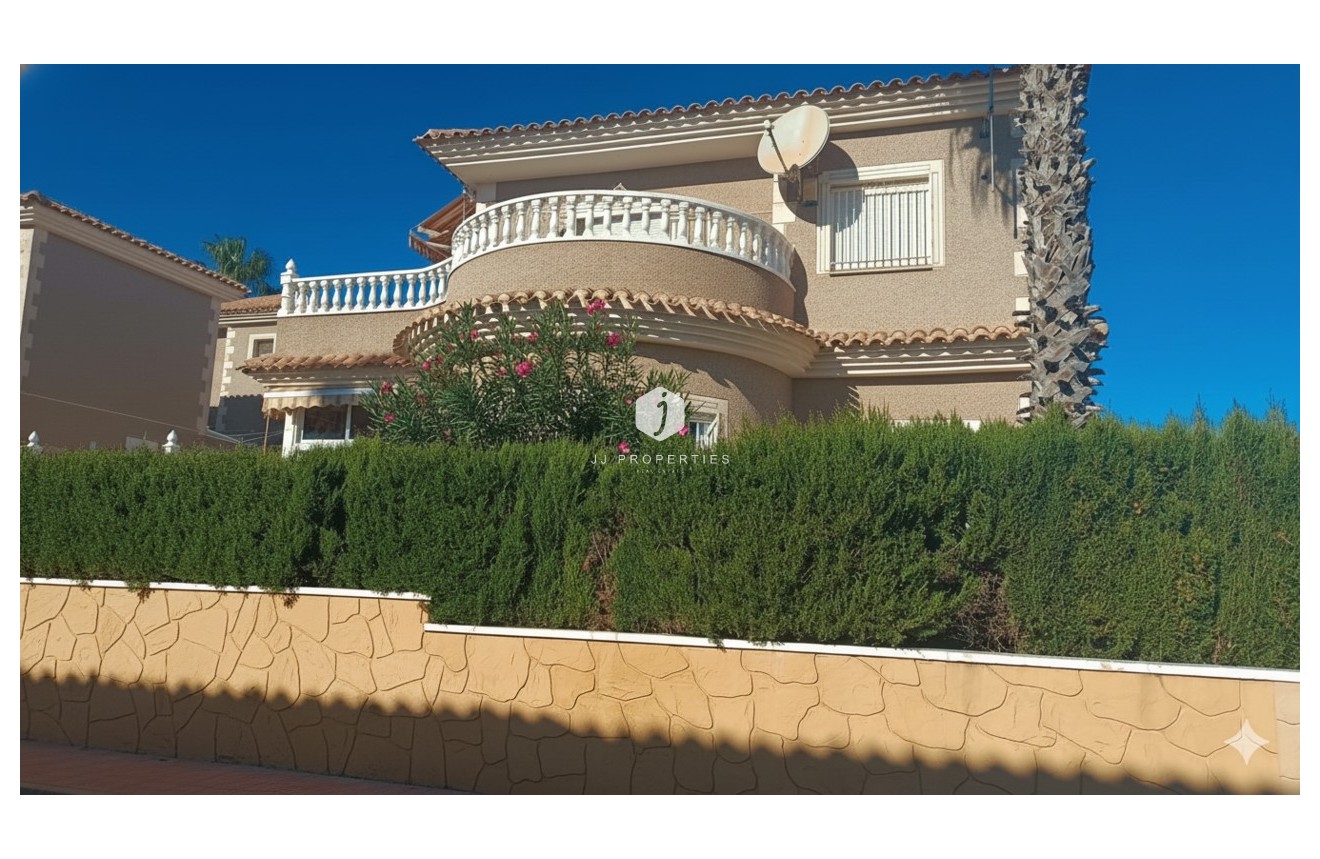 Aus zweiter Hand - Villa -
Los Altos - Costa Blanca