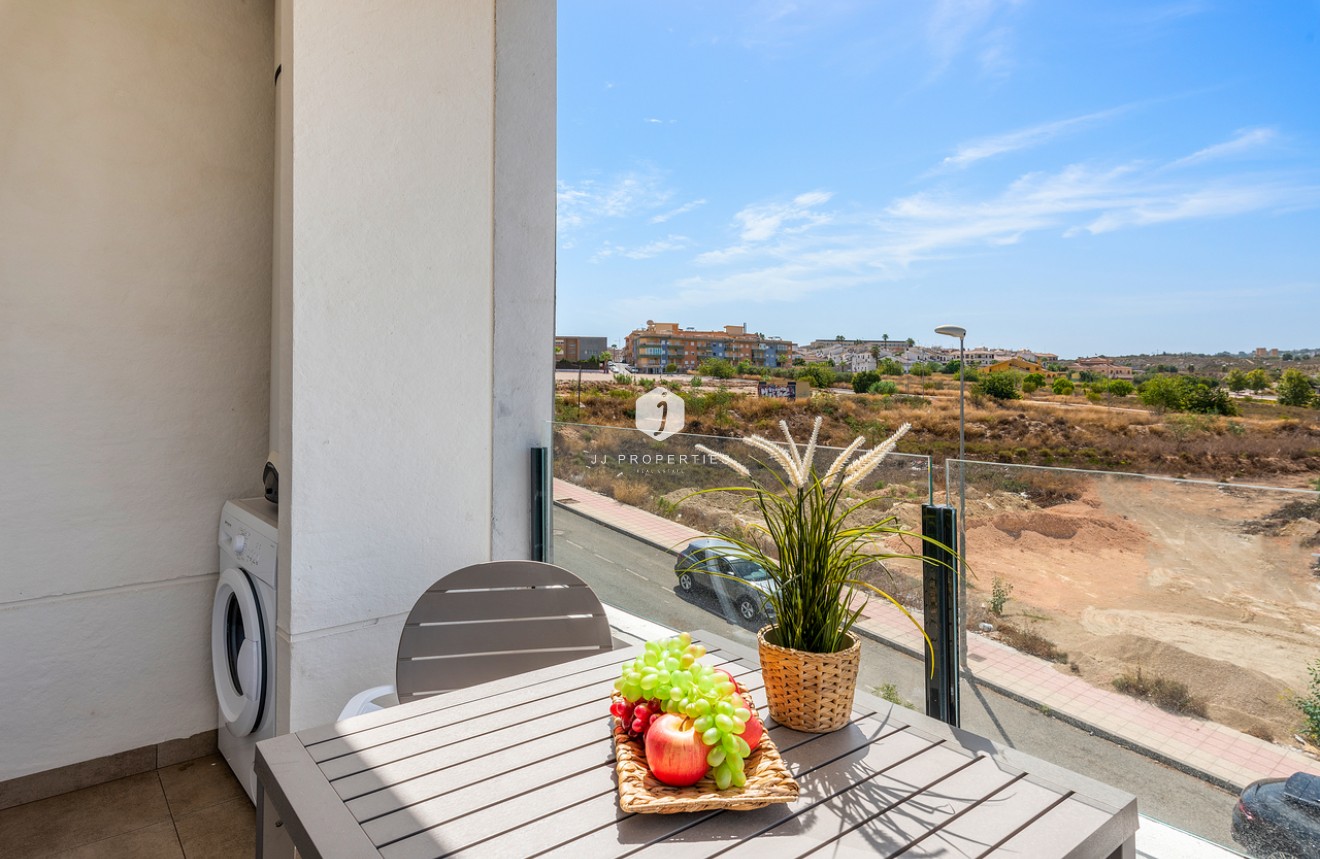 Aus zweiter Hand - Wohnung -
San Miguel de Salinas - Inland