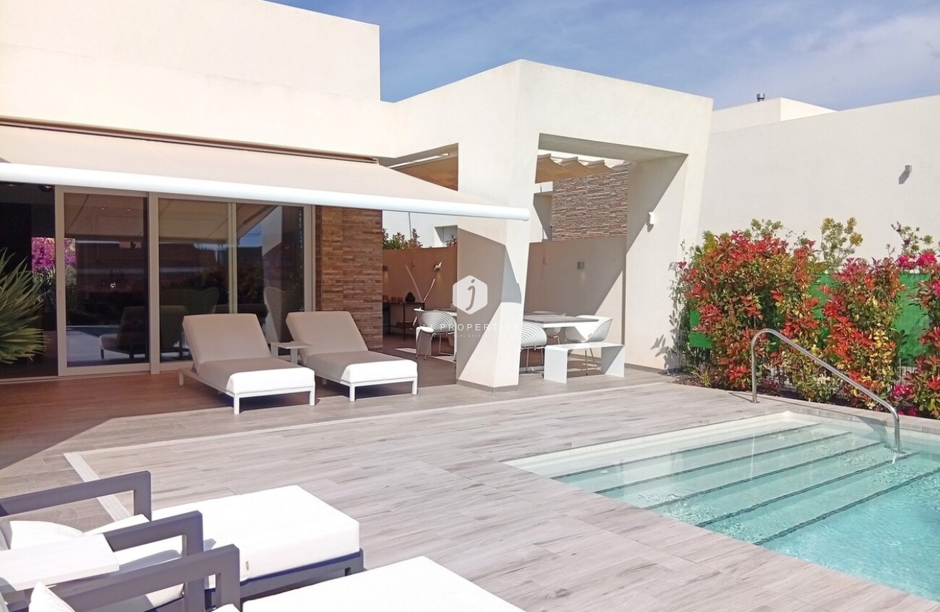 Aus zweiter Hand - Villa -
La Finca Golf Resort - Inland