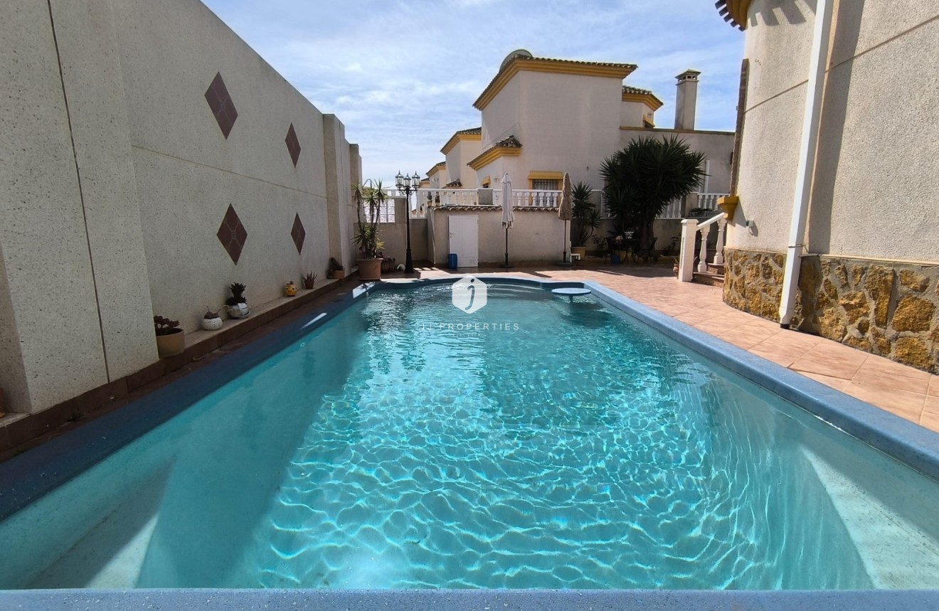 Tweedehands - Villa -
El Raso - Costa Blanca