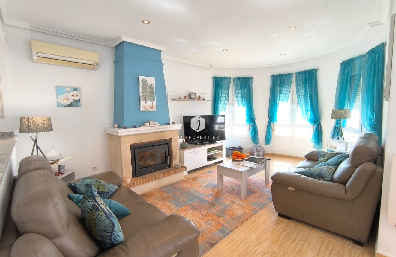 Tweedehands - Villa -
El Raso - Costa Blanca