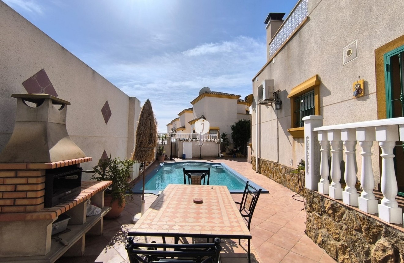 Tweedehands - Villa -
El Raso - Costa Blanca
