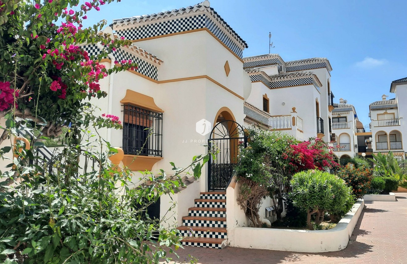 Resale - Bungalow -
Torrevieja - La Mata