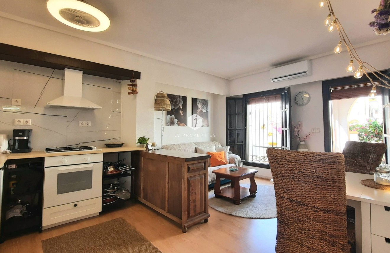 Resale - Bungalow -
Torrevieja - La Mata