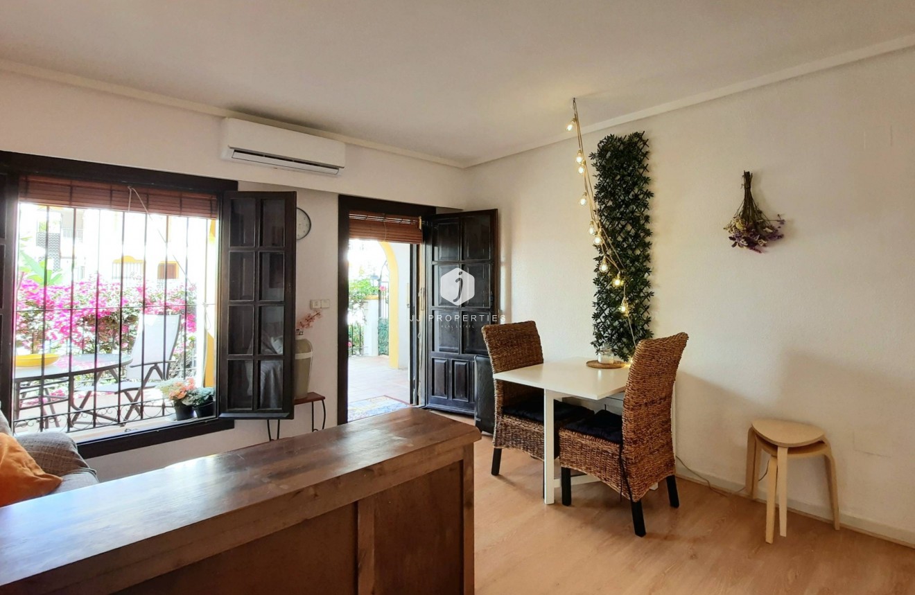 Resale - Bungalow -
Torrevieja - La Mata
