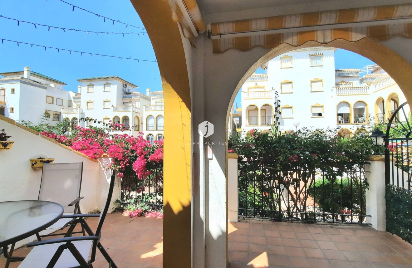 Resale - Bungalow -
Torrevieja - La Mata