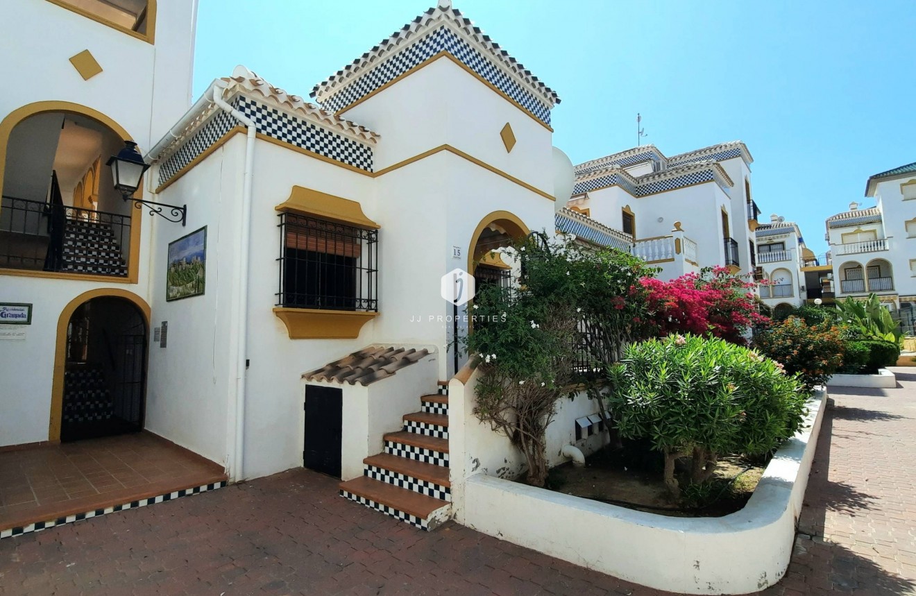 Resale - Bungalow -
Torrevieja - La Mata