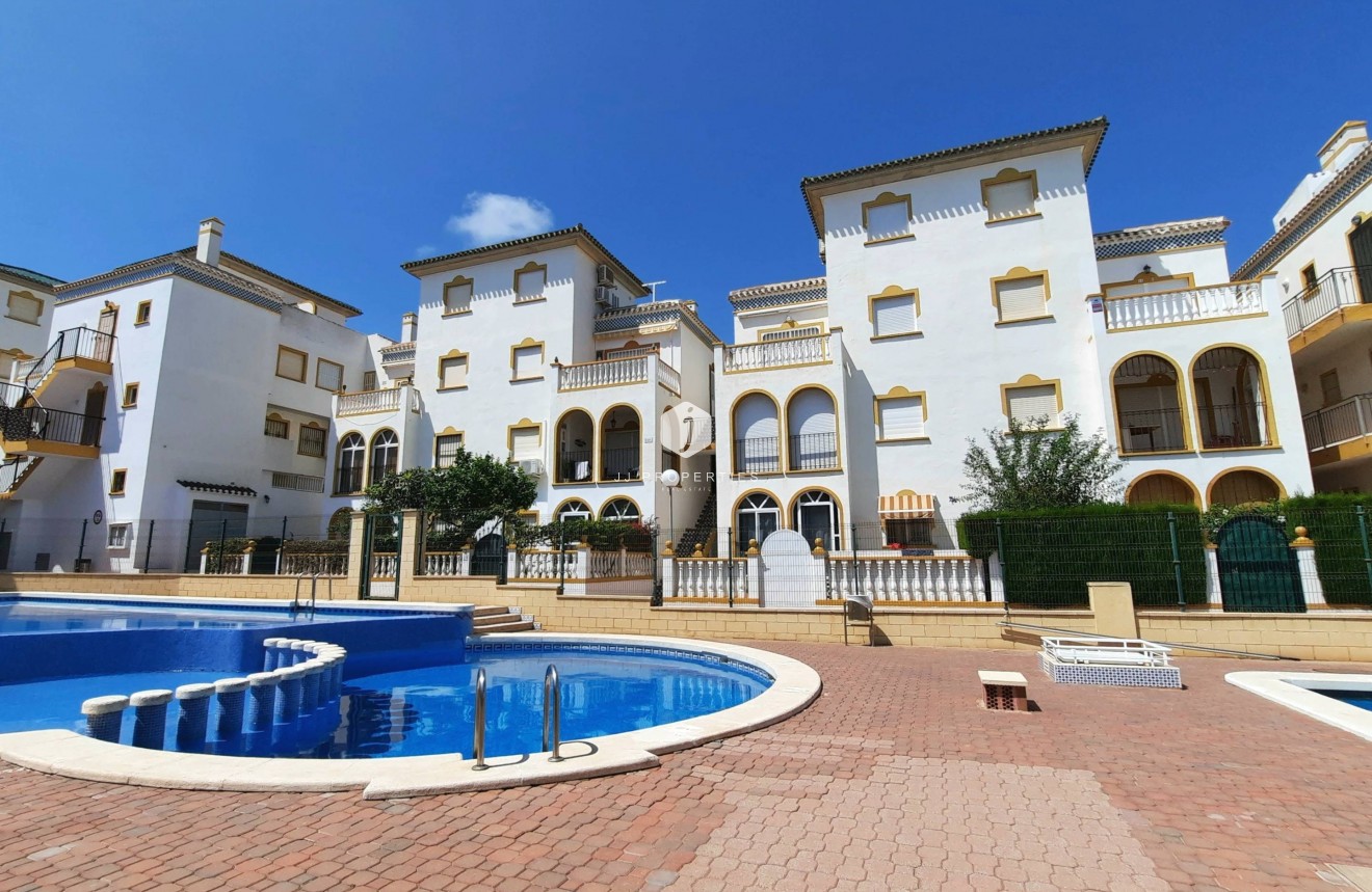 Resale - Bungalow -
Torrevieja - La Mata