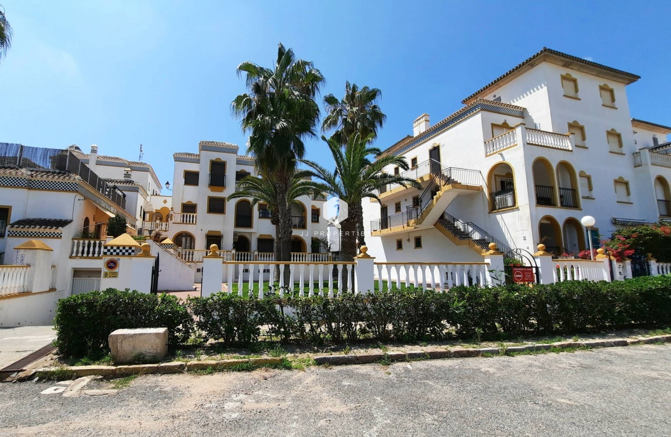 Resale - Bungalow -
Torrevieja - La Mata