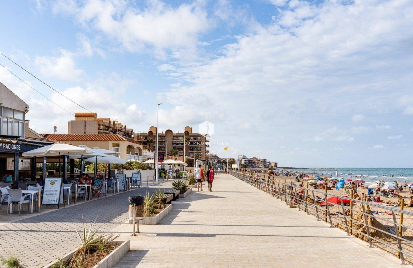 Resale - Bungalow -
Torrevieja - La Mata