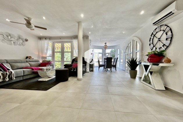 Aus zweiter Hand - Villa -
Cabo Roig - Costa Blanca