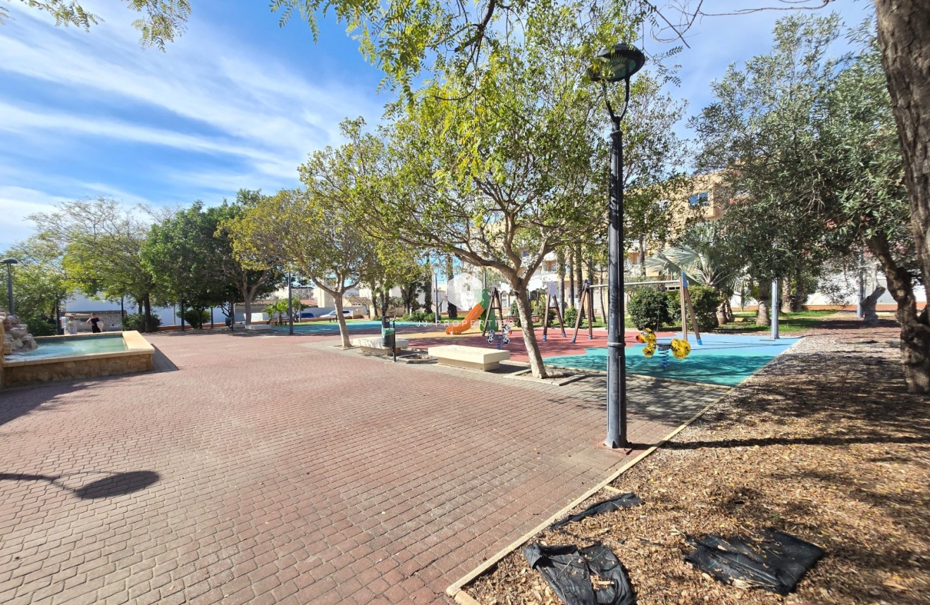 Tweedehands - Appartement / flat -
Los Montesinos *